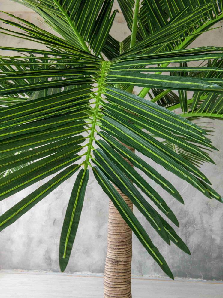 Искусственная ветвь пальмы